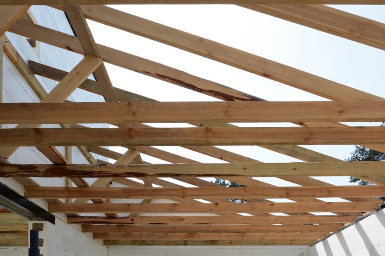 Comment réussir l'installation de votre charpente à Romillé ?